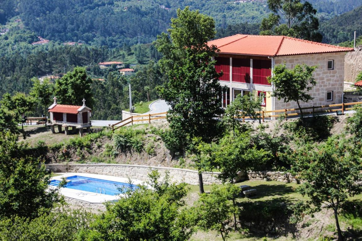 Encostas da Torre Hostal Terras de Bouro Exterior foto